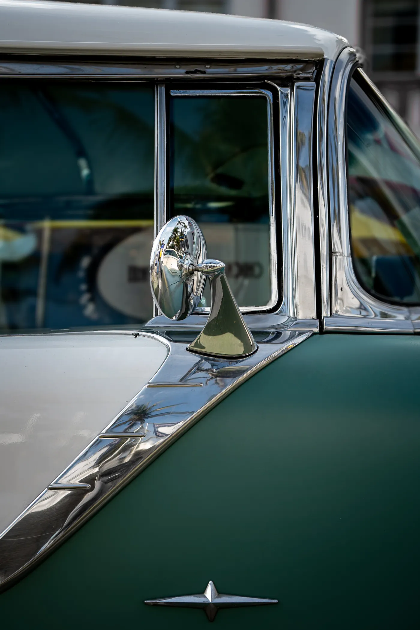 A two-tone classic — mirror and fin