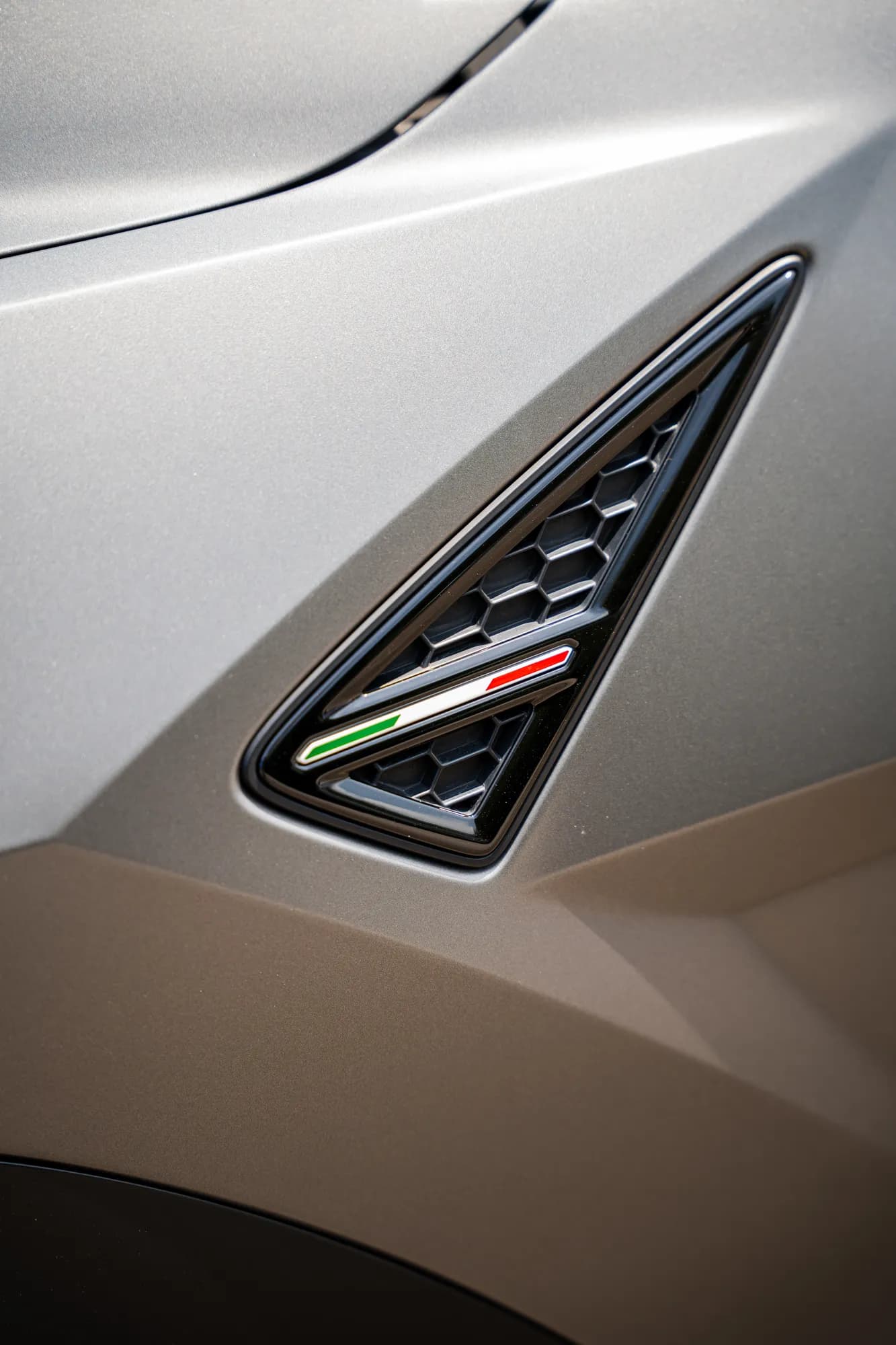 Lamborghini Urus — side vent detail