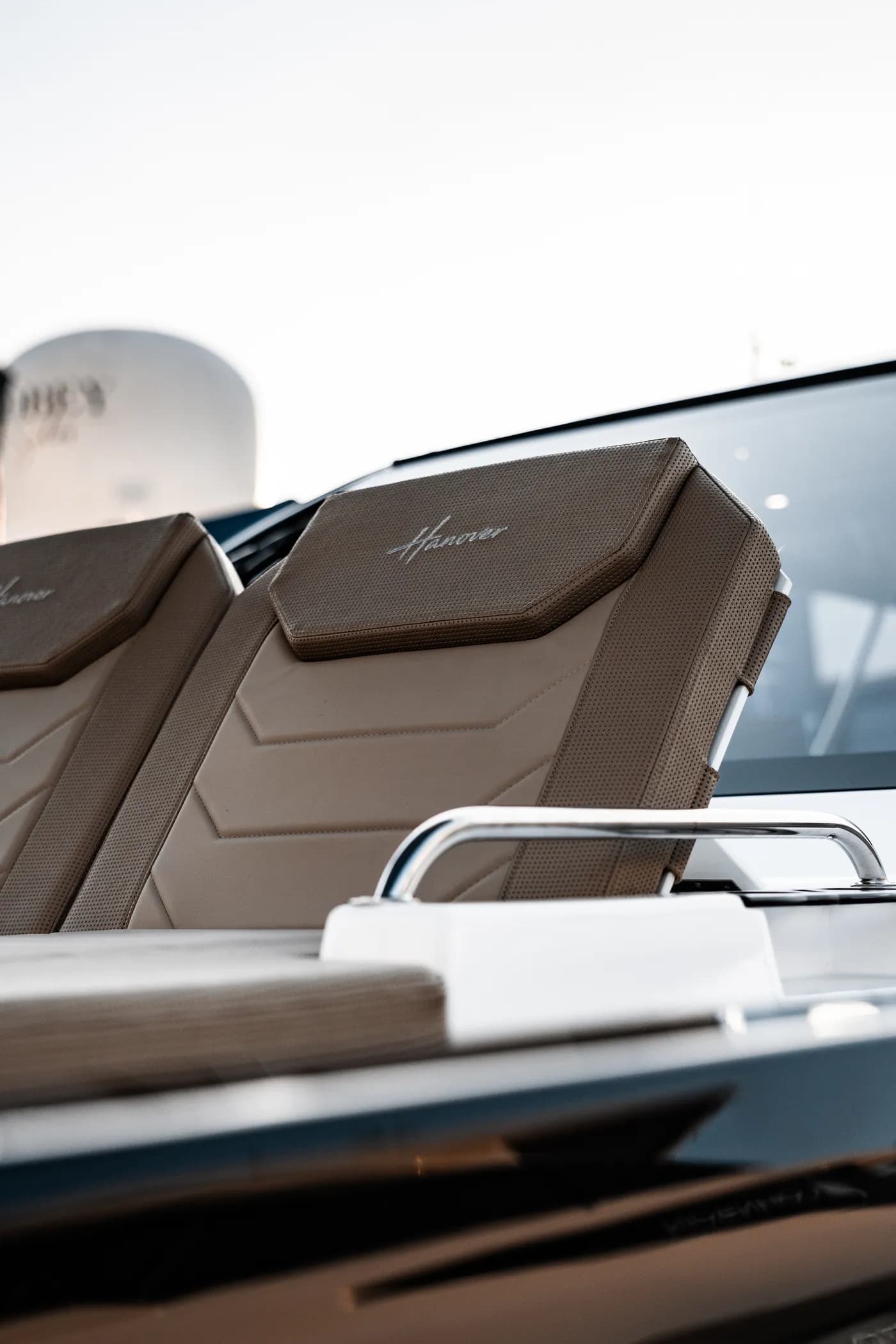 Hanover — cockpit seating