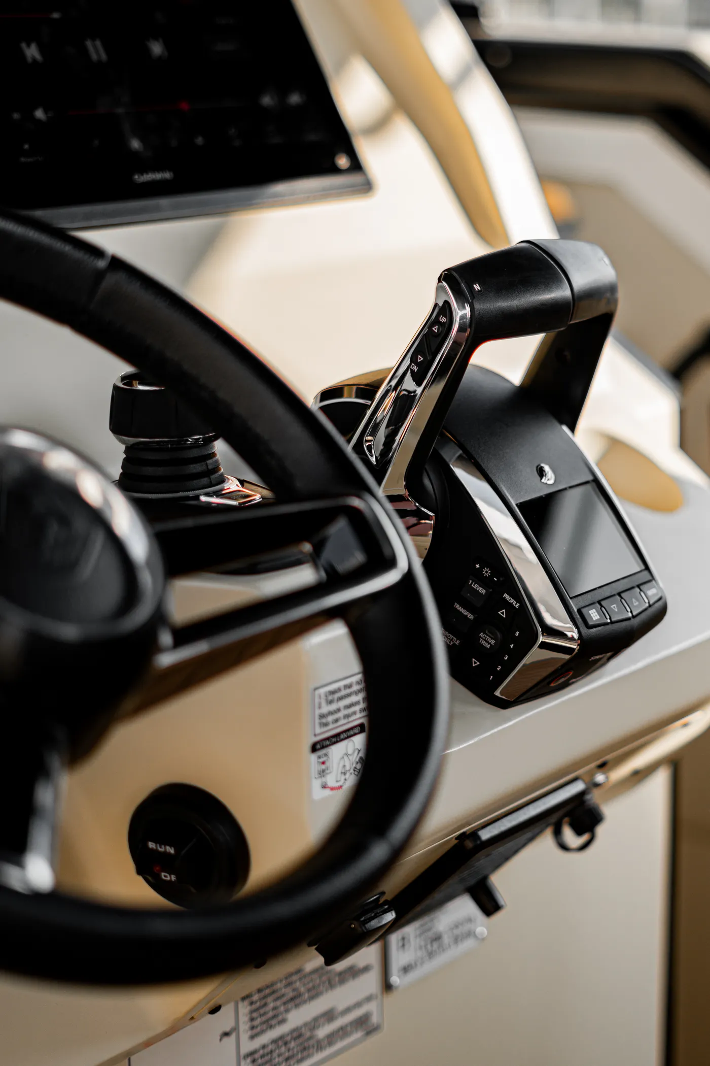 Lekker — helm wheel and throttle detail