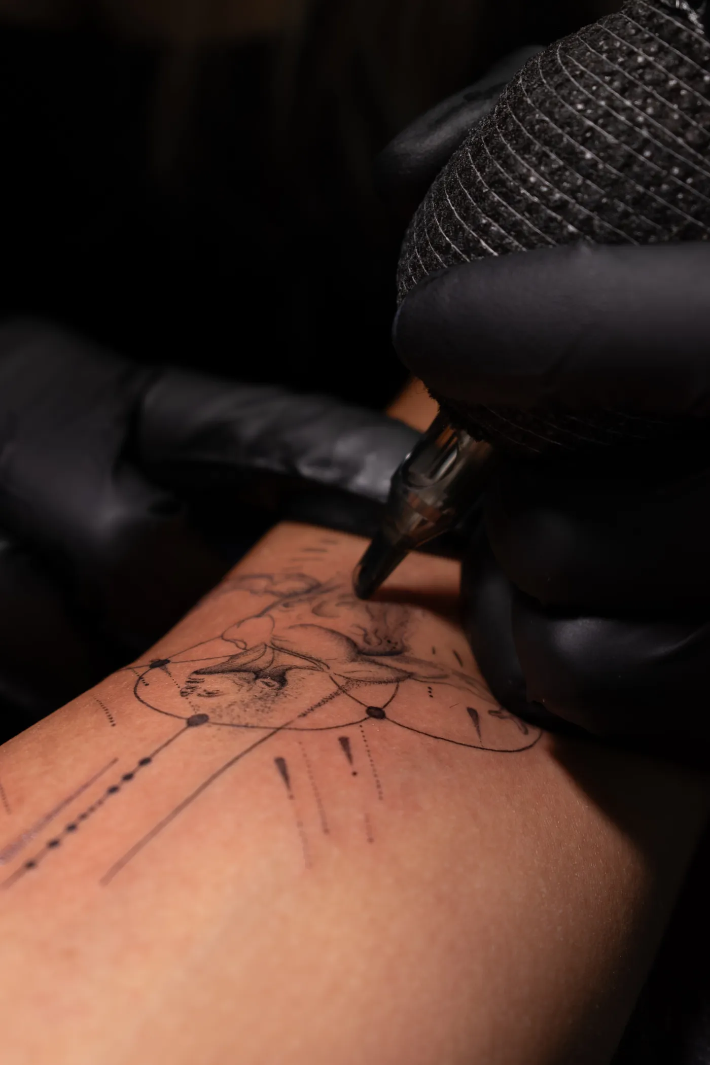 The machine following the stencil