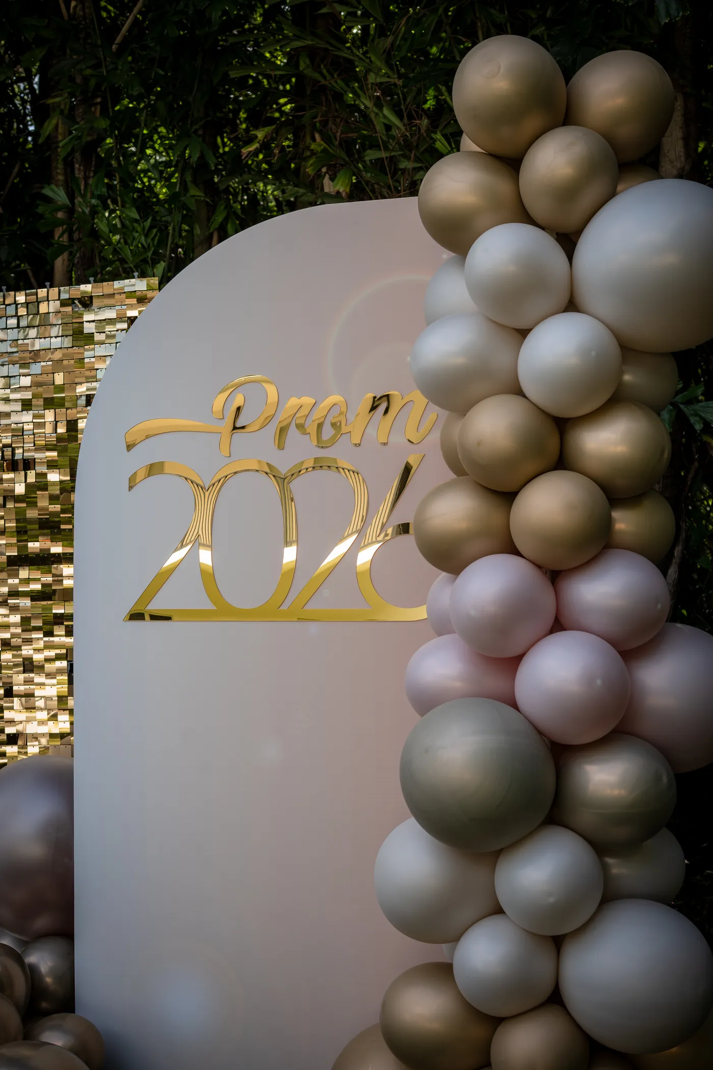 The balloon arch, assembled on site
