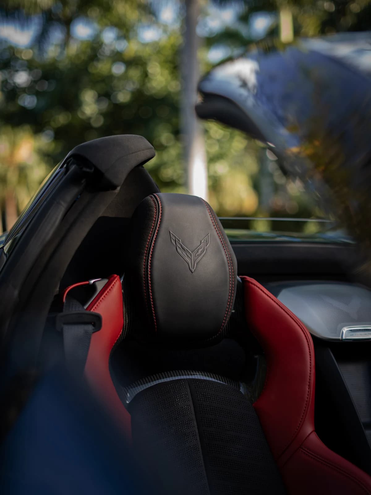 Corvette Stingray — headrest with the crossed-flags emblem and red leather